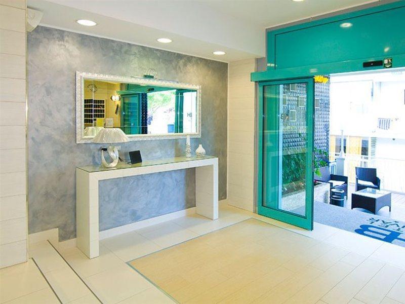 Hotel Bolivar ลิโดดิเยโซโล ภายนอก รูปภาพ