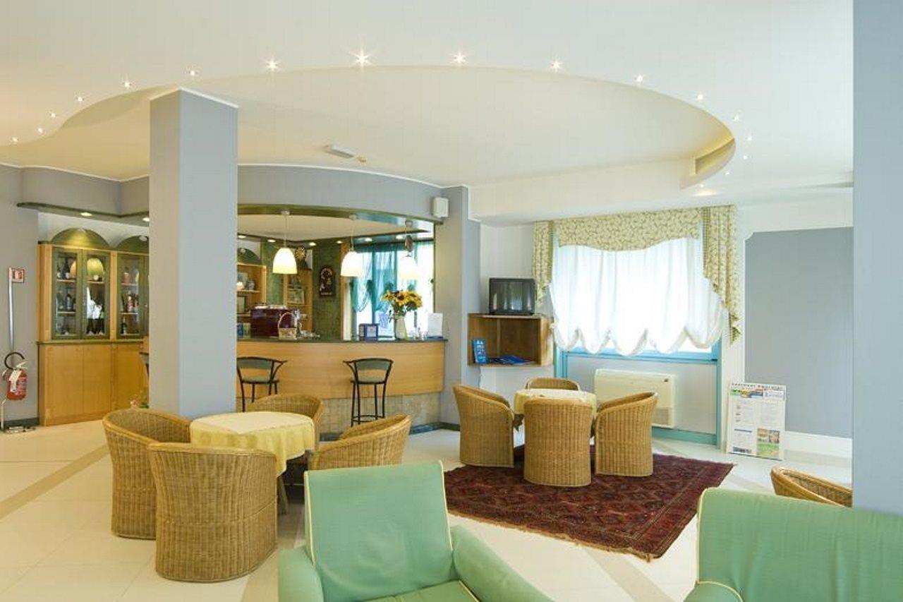 Hotel Bolivar ลิโดดิเยโซโล ภายนอก รูปภาพ