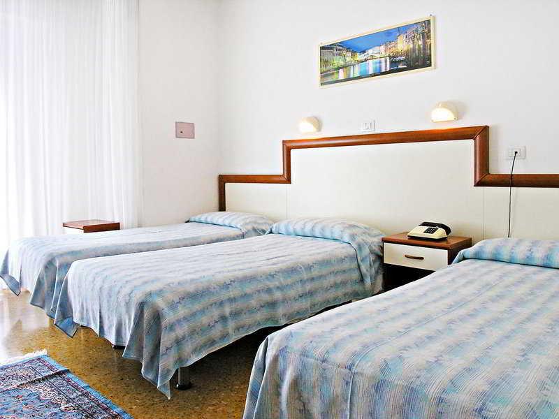 Hotel Bolivar ลิโดดิเยโซโล ภายนอก รูปภาพ